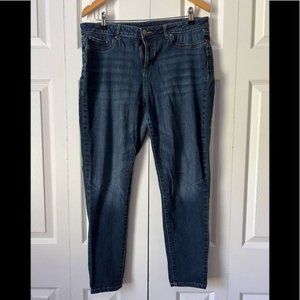 EUC Faded Flory Ankle Jeans